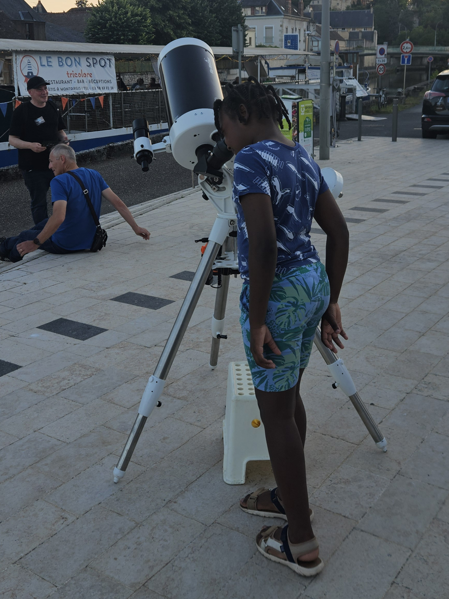 Observation astronomique avec le public à Montargis